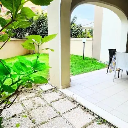 Modern With Garden Appartement *